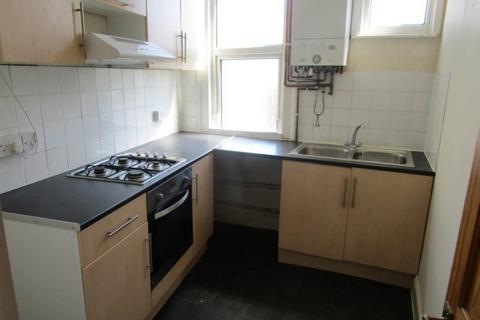 2 bedroom flat to rent, Beedell Avenue, Westcliff On Sea