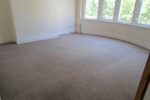 2 bedroom flat to rent, Beedell Avenue, Westcliff On Sea