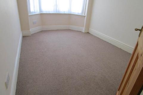 2 bedroom flat to rent, Beedell Avenue, Westcliff On Sea