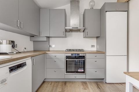 2 bedroom flat for sale, Lavender Hill, London