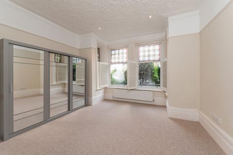 3 bedroom flat to rent, Greencroft Gardens, South Hampstead, London