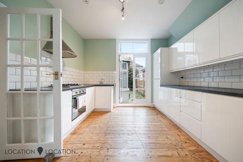 1 bedroom flat for sale, Lascotts Road, London, N22