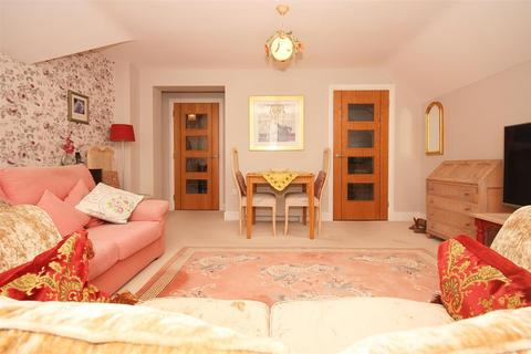 1 bedroom apartment for sale, Wilton Court, Southbank Road, Kenilworth, Warwickshire, CV8 1RX