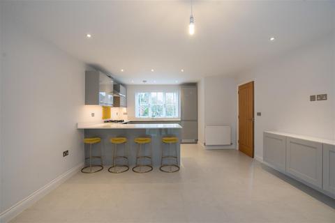 4 bedroom detached house to rent, Warwick Gardens, Birmingham