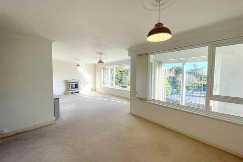 2 bedroom ground floor flat to rent, 40 Carlisle Road, Eastbourne BN20