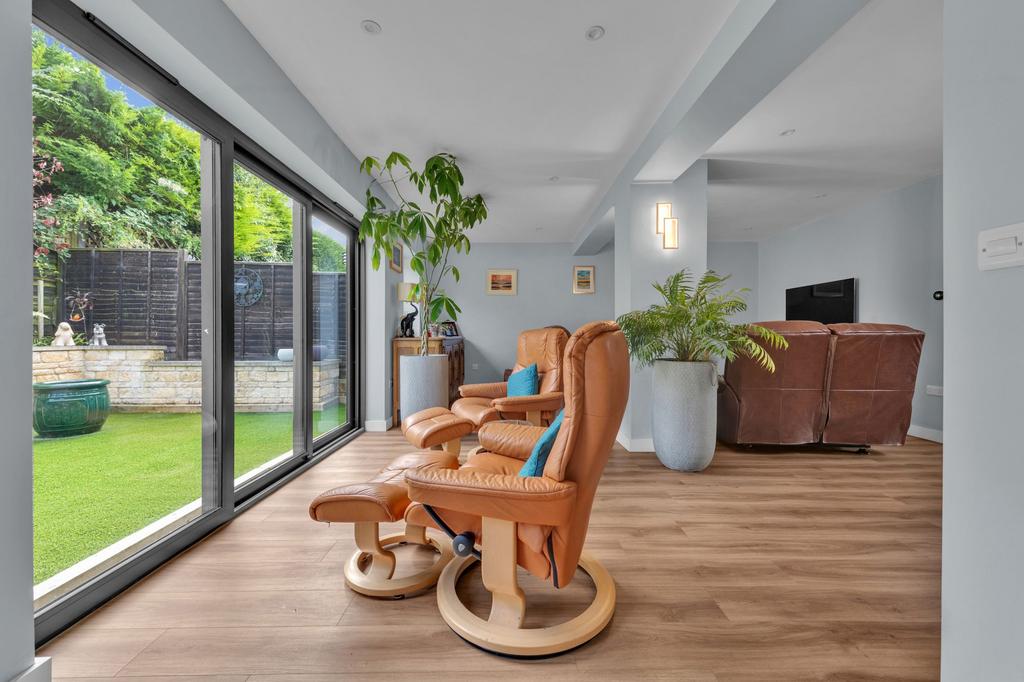 Sitting/Dining Room