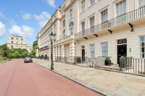 4 bedroom flat to rent, Cambridge Terrace, Regents Park, NW1