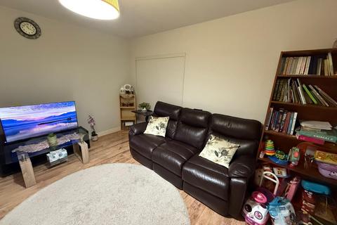 3 bedroom end of terrace house to rent, Kele Road, Coventry, CV4