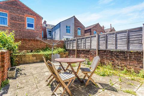 5 bedroom terraced house to rent, Grayshott Road, Southsea PO4