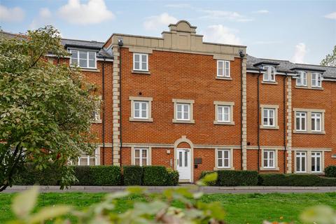 2 bedroom flat for sale, Royal Earlswood Park, Redhill