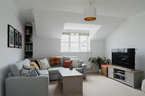 2 bedroom flat for sale, Royal Earlswood Park, Redhill