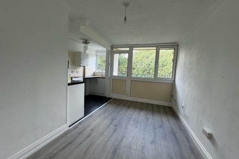 1 bedroom flat to rent, Longfield Avenue, Hampshire PO14