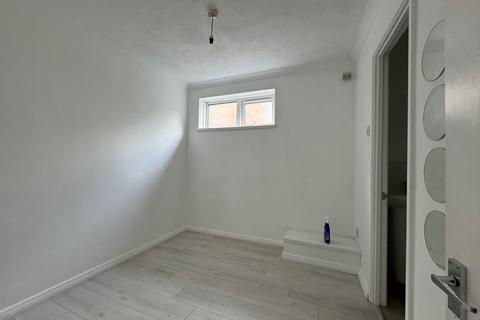 1 bedroom flat to rent, Longfield Avenue, Hampshire PO14