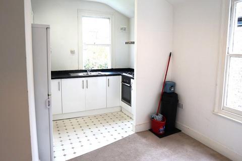 2 bedroom apartment to rent, First Floor Flat, Midmoor Road, London