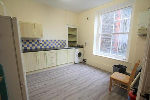 4 bedroom apartment to rent, North Parade, Aberystwyth