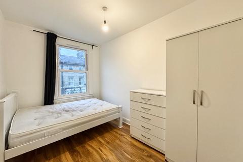 4 bedroom flat to rent, Flaxman Road, London