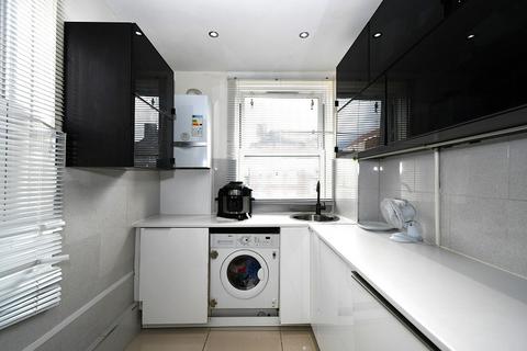 2 bedroom flat to rent, Crewe House, Turin Street, Bethnal Green, E2