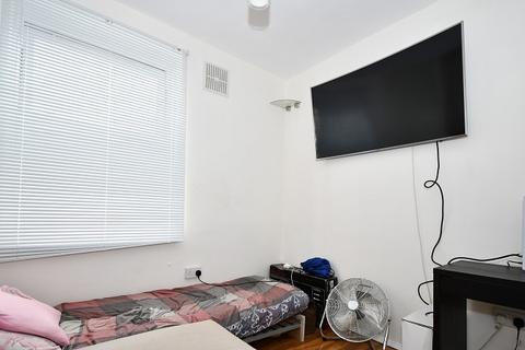 2 bedroom flat to rent, Crewe House, Turin Street, Bethnal Green, E2