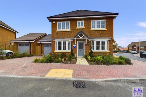 4 bedroom detached house for sale, Walnut Tree Grove, Hoo