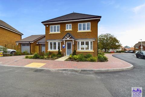 4 bedroom detached house for sale, Walnut Tree Grove, Hoo