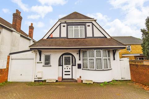 3 bedroom detached house for sale, Lower Britwell Road, Near Burnham, SL2