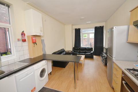 6 bedroom terraced house to rent, Scarsdale Road, Manchester M14