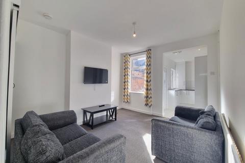 3 bedroom terraced house to rent, Clarendon Street, Leicester