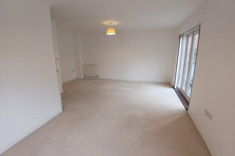 3 bedroom terraced house to rent, Tylehurst Drive, Redhill