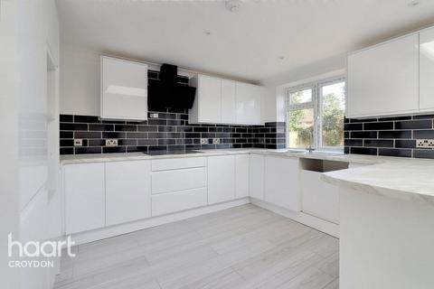 5 bedroom semi-detached house to rent, Taunton Lane, COULSDON