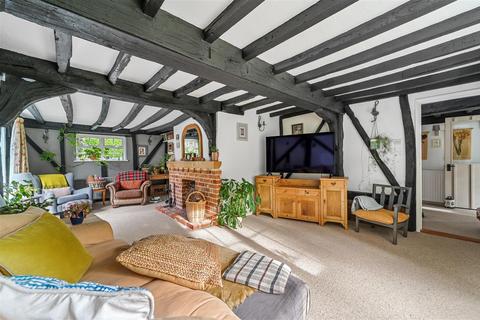 4 bedroom cottage for sale, Colchester Road, Wix, Manningtree