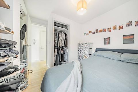 1 bedroom flat to rent, Putney Bridge Road, Wandsworth Town, London, SW18