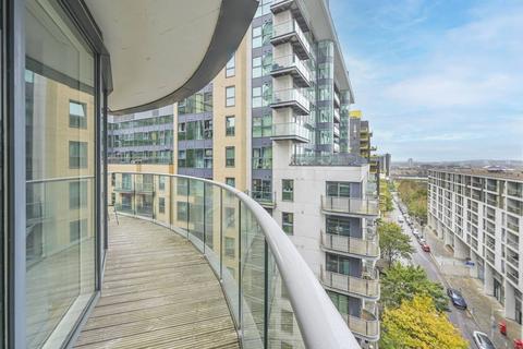 2 bedroom flat for sale, Millharbour, Canary Wharf, London, E14