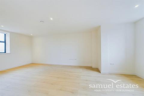 3 bedroom apartment to rent, Voss Court, London, SW16