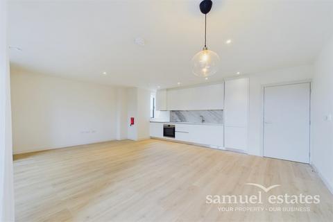 3 bedroom apartment to rent, Voss Court, London, SW16