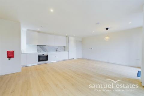 3 bedroom apartment to rent, Voss Court, London, SW16