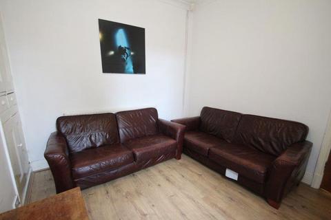 3 bedroom terraced house to rent, Thirlmere Street, Leicester