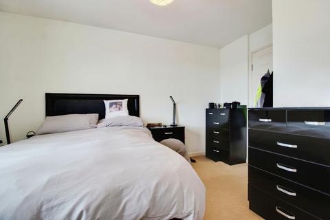 2 bedroom flat for sale, Herschel Close, Swindon, SN25