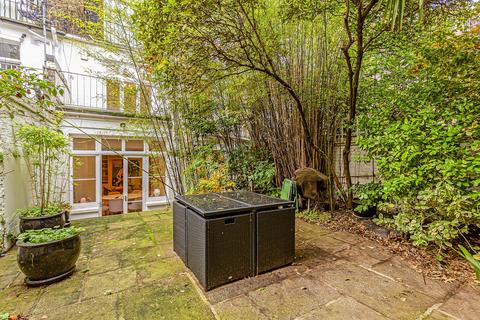 3 bedroom maisonette to rent, Roland Gardens, South Kensington SW7