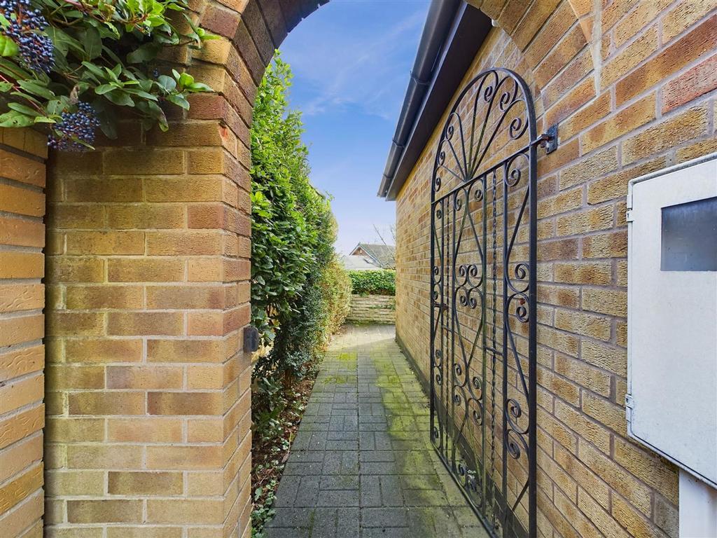 Side Entrance to Rear Garden