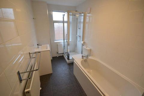 3 bedroom terraced house to rent, Knighton Fields Road East, Leicester