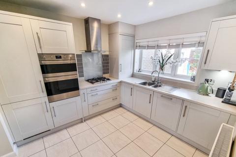 4 bedroom detached house for sale, Yeomans Bridge Crescent, Guildford GU12