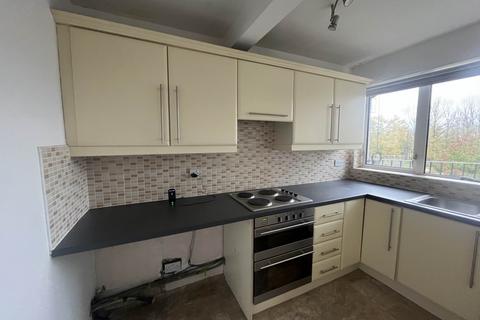 2 bedroom flat to rent, Standmoor Court, Park Lan, Manchester