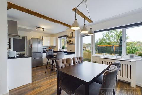 27 Ambleside Gardens, South Croydon, CR2 8SE