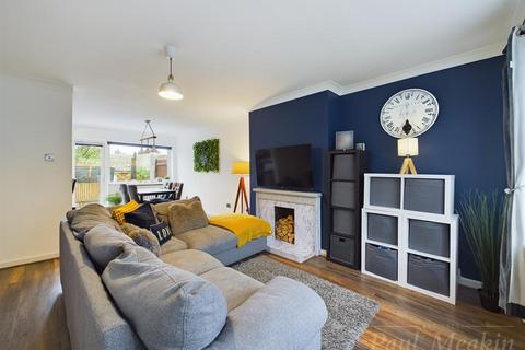 27 Ambleside Gardens, South Croydon, CR2 8SE
