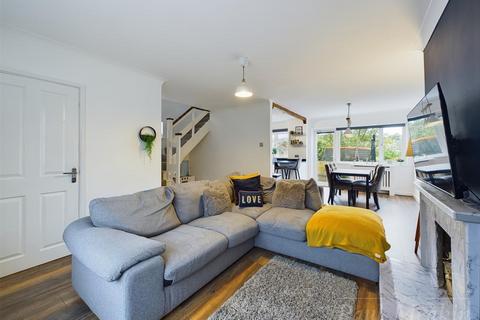27 Ambleside Gardens, South Croydon, CR2 8SE