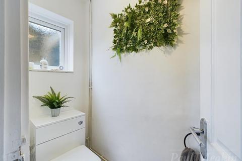 27 Ambleside Gardens, South Croydon, CR2 8SE