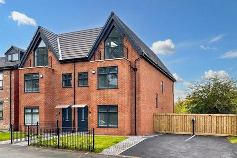 4 bedroom semi-detached house to rent, Trenchard Drive, Manchester