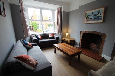 4 bedroom terraced house to rent, Howard Road, Leicester