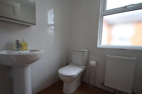 4 bedroom terraced house to rent, Howard Road, Leicester