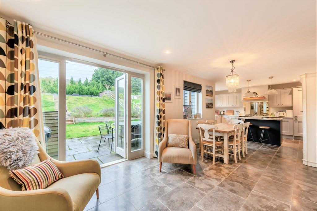 Kitchen/Dining